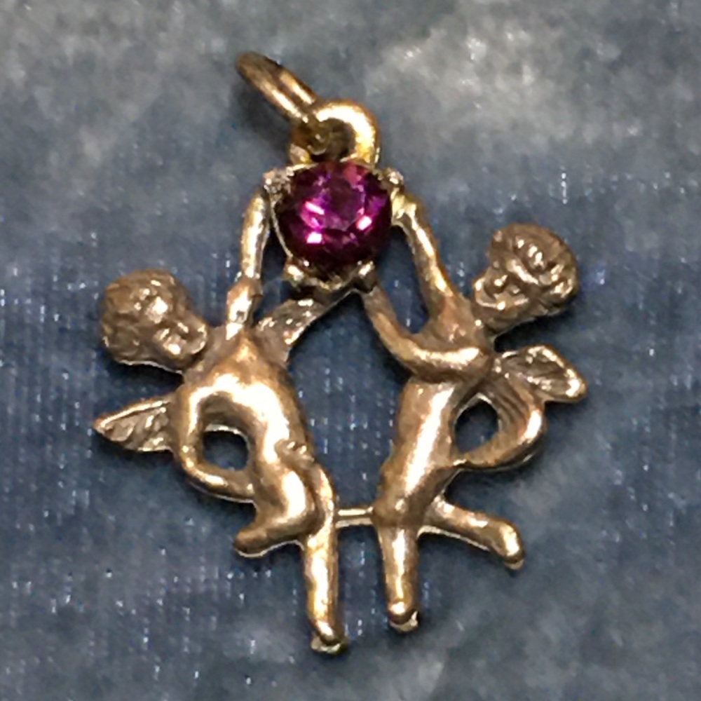 💜Vintage pendant cherubs holding Purple Heart 💜